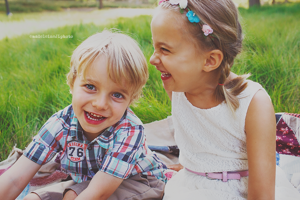 irvine jeffrey trail family session. brother sister giggling kids in park. family photo picture photography photographer orange county irvine los angeles san diego family portrait photography photographer